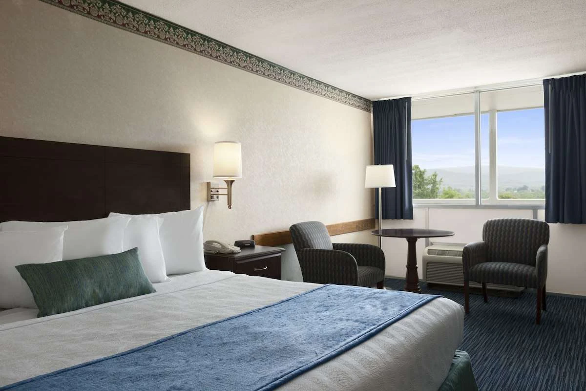 Days Inn by Wyndham Waynesboro - Where to Stay
