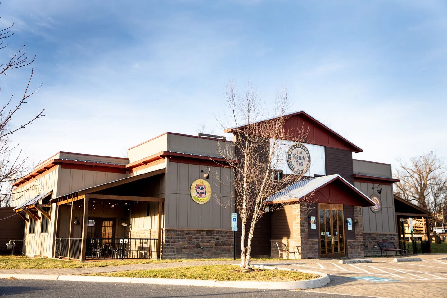 The Fishin' Pig - Eat & Drink - Dining